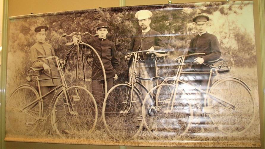 История и популярность красных велосипедов